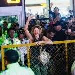 La Superintendencia de Industria y Comercio (SIC) extendió el plazo para que los organizadores anuncien una nueva fecha para el concierto de Shakira en Medellín, pasando del 28 de febrero al 20 de marzo de 2025.