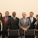 Kofi Annan, el expresidente y senador, Álvaro Uribe Vélez,
