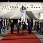 Viceministra de Relaciones Exteriores recibió en el aeropuerto militar de Catam al Primer Ministro de Francia.-Foto: Gustavo Doria