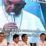 El Papa Francisco hizo votos por fortalecimiento institucional del país como base de la paz