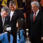 Juan Manuel Santos acompañado por sus homólogos de Ecuador, Rafael Correa, y Uruguay, Tabaré Vásquez,