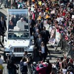 . Mexico City (Mexico), 13/02/2016.- Pope Francis (C) rides in the Popemobile after a welcome ceremony at the National Palace in Mexico City, Mexico, 13 February 2016. Pope Francis landed in the Mexican capital late 12 February for his first visit to the predominantly Catholic country. His tour will last until 17 February, and to take in six cities in four states. The pope has spoken out against the high rates of crime and poverty in the country. (Papa) EFE/EPA/ALESSANDRO DI MEO MEXICO POPE