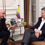 Presidente de FIFA Infantino con el Presidente Santos