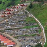 Panorámica de uno de los tres proyectos de vivienda en Salgar, Antioquia, municipio que está en franca recuperación luego de la tragedia que hace un año cobró la vida de más de cien de sus pobladores y dejó sin techo a 314 familias.