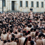 Así se vivió el desnudo de más de 6.000 colombianos en la plaza de Bolívar