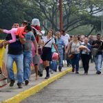 Autorizan el paso de venezolanos a Colombia