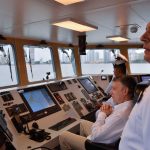 El Presidente Juan Manuel Santos al mando de la patrullera de costa “ARC Punta Espada”, durante la Revista Naval realizada con motivo del día de la Armada Nacional.