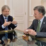 El excandidato presidencial y exalcalde de Bogotá, Antanas Mockus, visitó este lunes al Presidente Santos. El filósofo y matemático dijo que le entregó al Mandatario un “menú de paz” con varios platos o propuestas para la reconciliación.