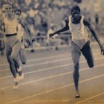 Ximena Restrepo (324) se dirige a la obtención del bronce en los 400 metros planos de los Juegos Olímpicos Barcelona 1992.