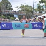 La atleta Angie Orjuela, ganadora de la versión 10 de la Carrera de la Mujer, Bogotá.