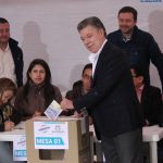 el-presidente-juan-manuel-santos-vota-en-el-plebiscito-por-la-paz