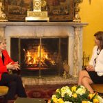 Irina Bokova, Directora del Unesco, llegó a Bogotá para participar en la Decimosexta Cumbre de Premios Nobel de paz, que comienza mañana. Por su parte la canciller María Ángela Holguín resaltó el apoyo técnico que brindará la Unesco en la etapa del posconflicto, en temas de educación principalmente.