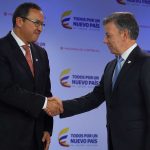 El hasta ahora Director del SENA, Alfonso Prada, recibe la felicitación del Presidente Juan Manuel Santos, que anunció su nombramiento como Secretario General de la Presidencia de la República.