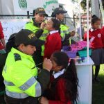 Policia de Bogotá con los Niños