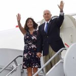 El Vicepresidente de Estados Unidos, Mike Pence, y su esposa Karen,