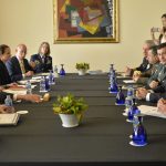 Defensa, Luis Carlos Villegas y la cúpula militar y de policía, con el secretario de Defensa de Estados Unidos, James Mattis,
