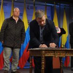 El Presidente Santos firmó el decreto que pone en marcha el cese al fuego y de hostilidades bilateral temporal con el ELN, a partir de este domingo 1° de octubre.