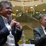 En el evento de lanzamiento de la campaña “Navidad Compra Colombiano”, el Presidente Juan Manuel Santos estuvo acompañado por el Ministro de Hacienda, Mauricio Cárdenas.