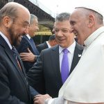 El embajador de Colombia en el Vaticano, Luis Guillermo Escobar en Compañia del Papa francisco y el Presidente Santos.Foto Presidencia