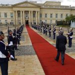 Honores que se les da a los jefes de estado recibió este sábado el Secretario General de las Naciones Unidas, António Guterres, a su llegada a la Casa de Nariño para encontrarse con el Presidente Juan Manuel Santos.