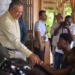 Vicepresidente presentó oferta del Gobierno a jóvenes que entregarán armas en Quibdó