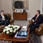 El Presidente Juan Manuel Santos recibió este jueves al Presidente electo, Iván Duque, en la Casa de Nariño. Antes de la reunión en el despacho presidencial, tuvieron un encuentro privado.