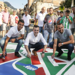 En la previa del #ClásicoPaisa, @anrive10 y Hernán Barcos compartieron en las calles de la ciudad para fomentar el fútbol en paz. 2019-03-15 20.45.15