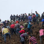 Rescate y remoción de escombro en la vereda Portachuelo del municipio de Rosas, Cauca, lugar donde se presentó deslizamiento 2019-04-21 12.49.18 (1)