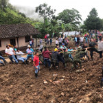 Rescate y remoción de escombro en la vereda Portachuelo del municipio de Rosas, Cauca, lugar donde se presentó deslizamiento 2019-04-21 12.49.18 (2)